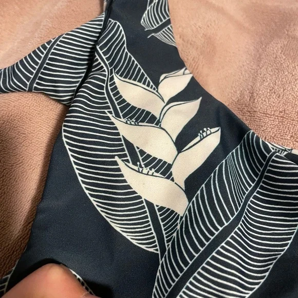 Benoa Swim Kaiwi Sophia Top (S) - Picture 7 of 7